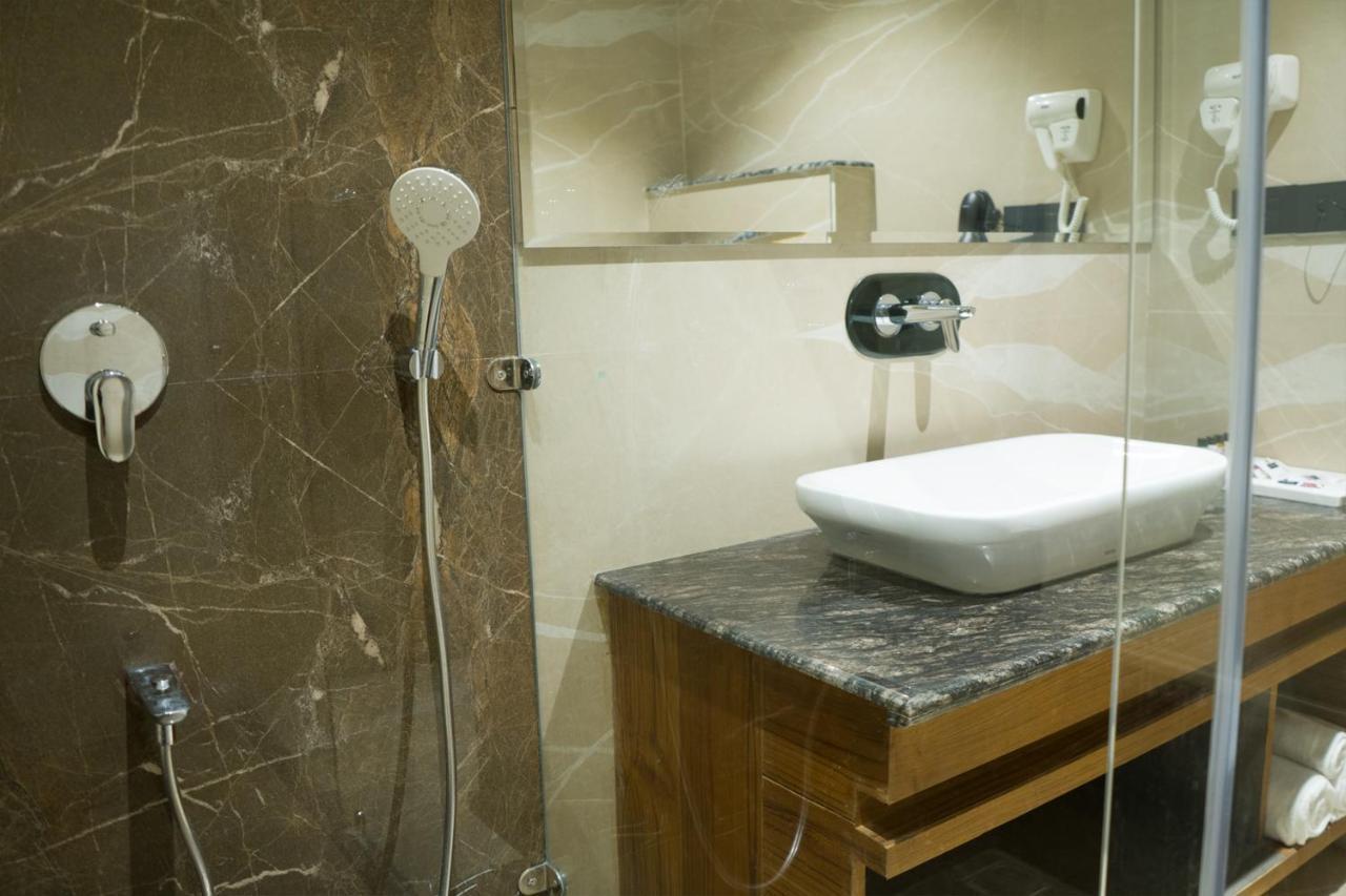 Clarks Inn Suites كانجرا المظهر الخارجي الصورة