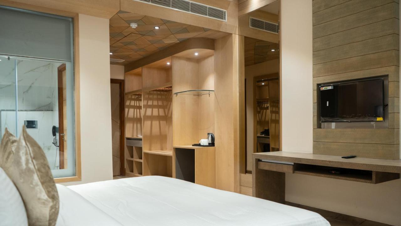 Clarks Inn Suites كانجرا المظهر الخارجي الصورة