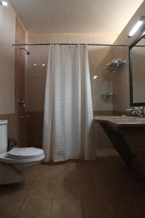 Clarks Inn Suites كانجرا المظهر الخارجي الصورة